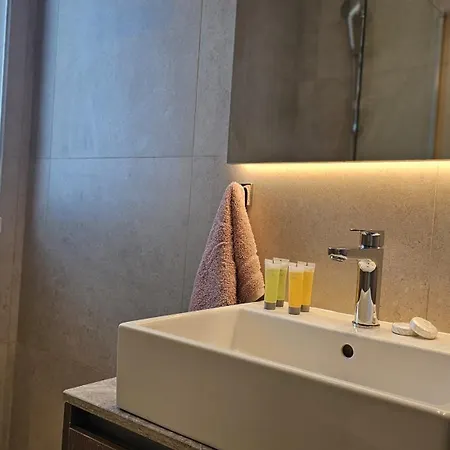 Diamond Λάρνακα